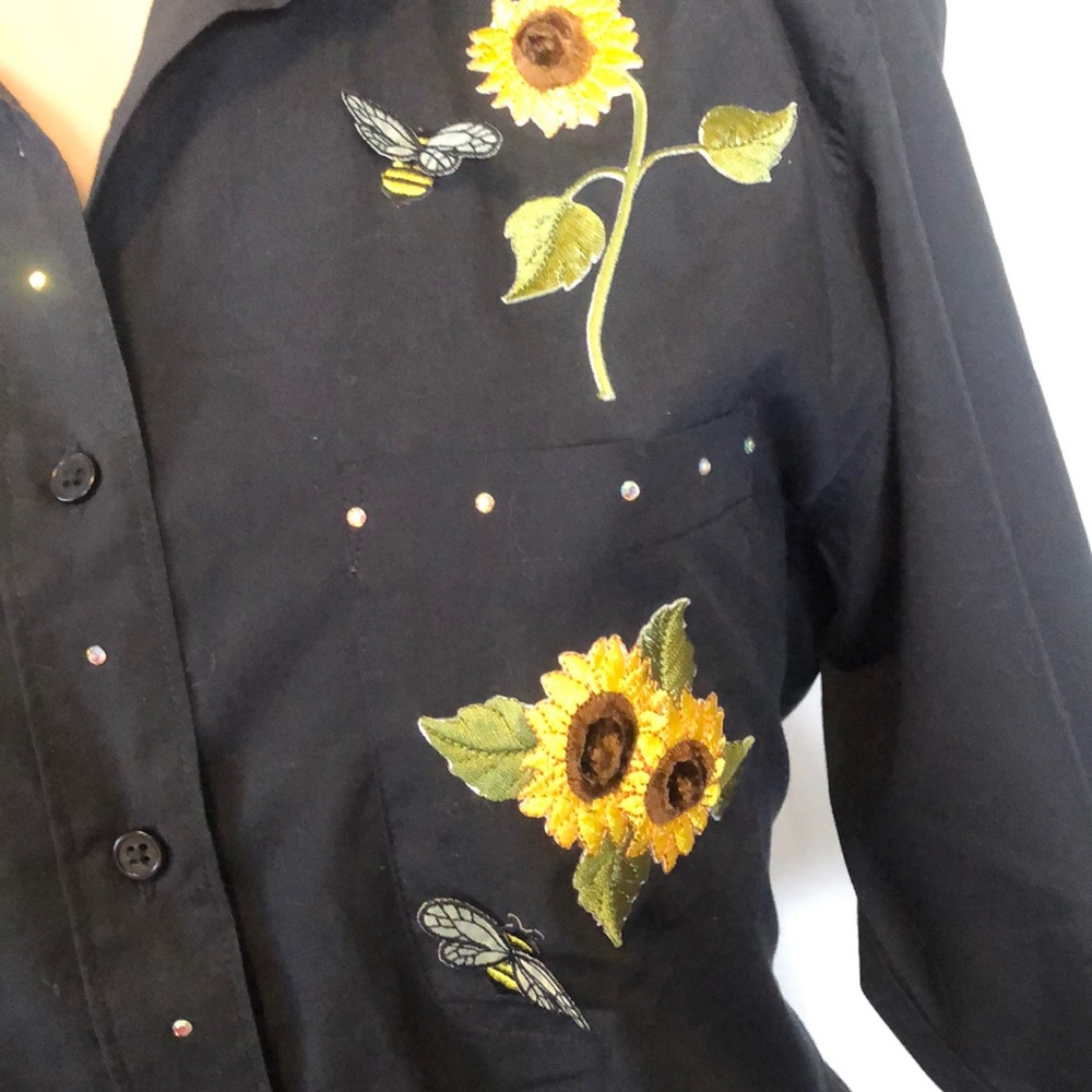cute Get Lucky sunflowers & bees women’s M shirt - Picture 4 of 12